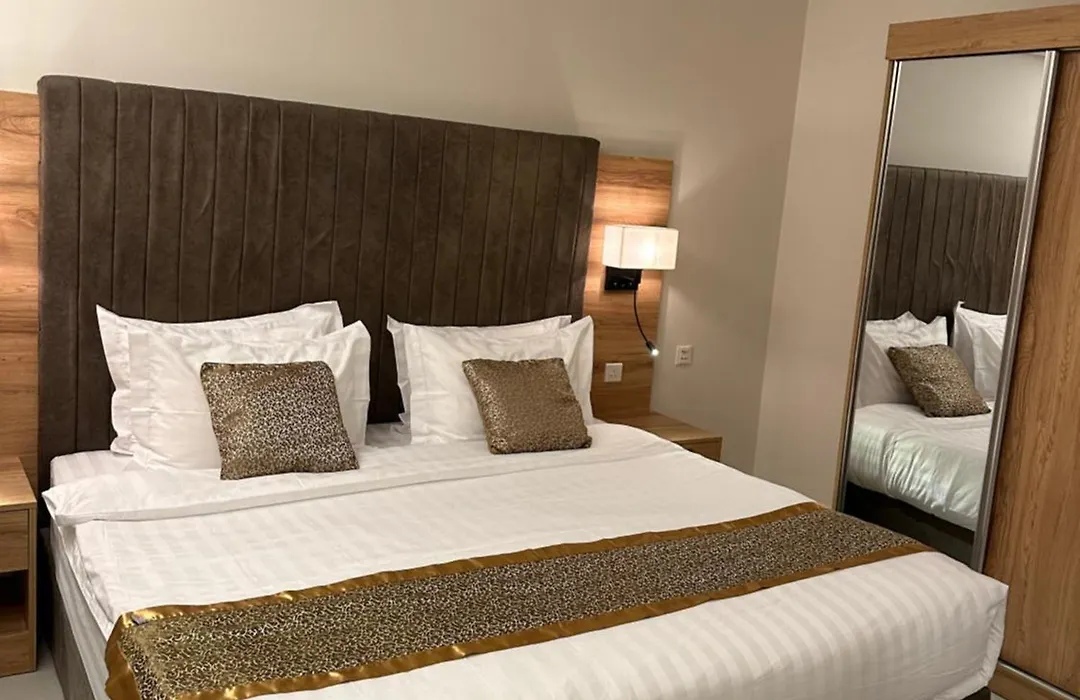 Lavent Park Hotel Suites-1